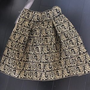 English Rose Medium gold and black flair skirt